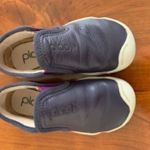 Plae shoes.  Toddler. Migi size 9